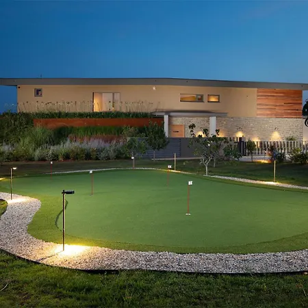 Villa Luxury Puerto De Paz For 8 People Near Fazana With 60 M2 Private Heated Pool, Sauna, Mini Golf & Sea View Vodnjan