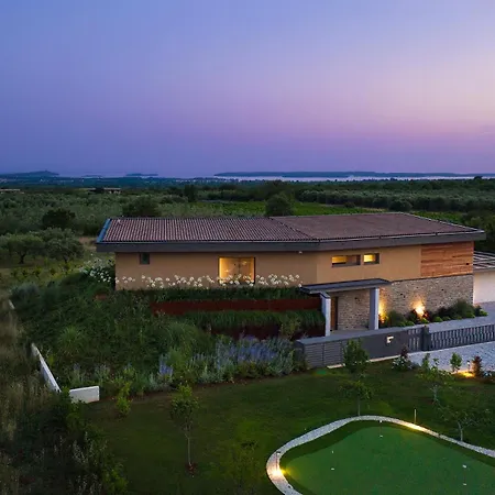 Villa Luxury Puerto De Paz For 8 People Near Fazana With 60 M2 Private Heated Pool, Sauna, Mini Golf & Sea View *