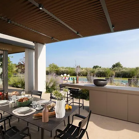 Villa Luxury Puerto De Paz For 8 People Near Fazana With 60 M2 Private Heated Pool, Sauna, Mini Golf & Sea View