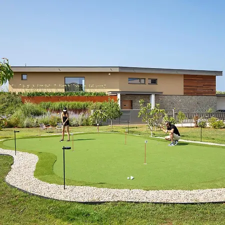 Villa Luxury Puerto De Paz For 8 People Near Fazana With 60 M2 Private Heated Pool, Sauna, Mini Golf & Sea View *