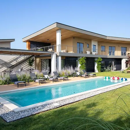 Villa Luxury Puerto De Paz For 8 People Near Fazana With 60 M2 Private Heated Pool, Sauna, Mini Golf & Sea View *